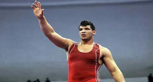 دورة البحر المتوسط.. عبداللطيف منيع يتأهل لنهائي المصارعة الرومانية ويضمن ميدالية لمصر